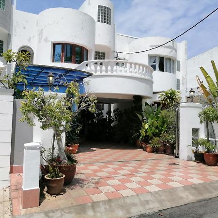 Tropical Sea View & Sunshine Villa Batu Feringgi Exteriör bild