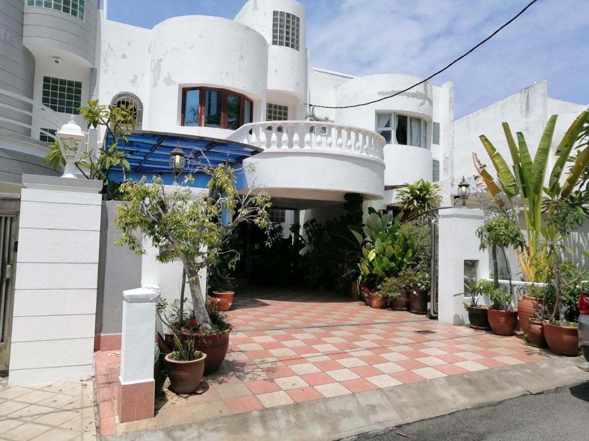 Tropical Sea View & Sunshine Villa Batu Feringgi Exteriör bild