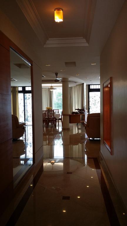Tropical Sea View & Sunshine Villa Batu Feringgi Exteriör bild